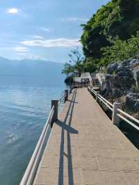 Island Stroll: Embracing the Beauty of Erhai Lake