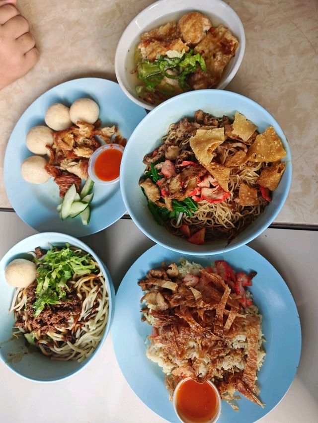 🌟 Explore the Vibrant Jonker Street, Melaka! 🌟 Explore the Vibrant Jonker Street, Melaka!