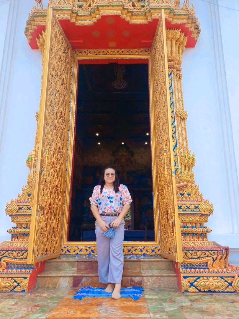 Wat Chulamanee-Amphawa, destinasi wajib bagi para pencari ketenangan spiritual.