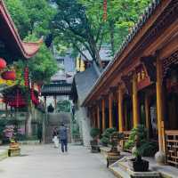Hangzhou’s Temple Glow✨