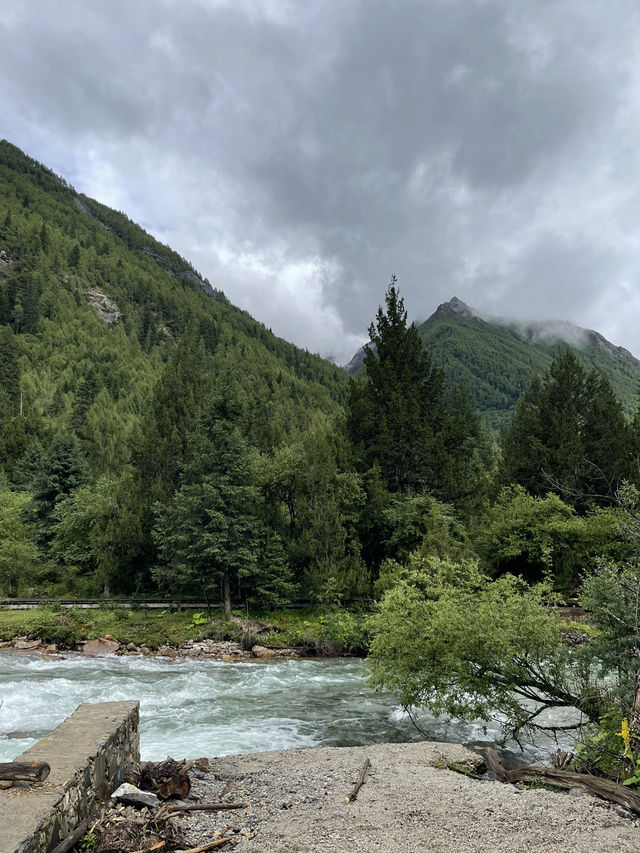 Cloudy Peaks Dream⛰️