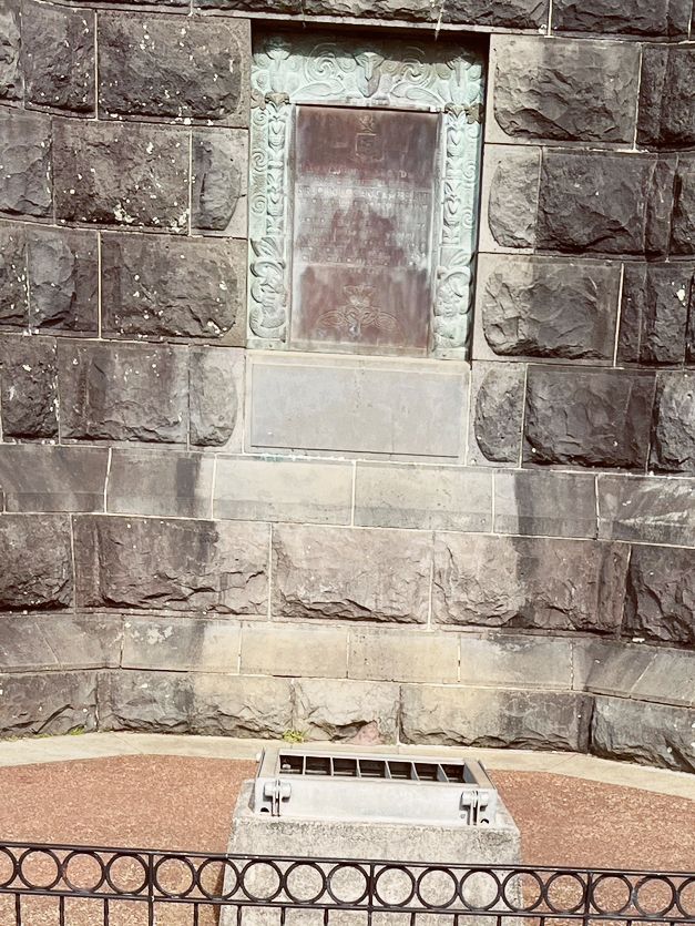 ⛰️ One Tree Hill Summit Monument: Where History Meets the Horizon! 🏞️ 