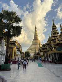 The most sacred golden Buddhist temple in Myanmar: Shwedagon Pagoda ✨