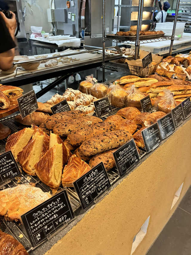 北野の坂の途中で香ばしい香りに誘われて🥐✨ 北野の坂の途中で香ばしい香りに誘われて🥐✨