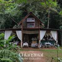 คาเฟ่สไตล์บ้านกลางป่า สุดร่มรื่น จ.เชียงใหม่