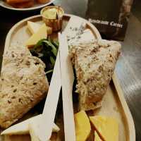 🇳🇱 Classic Dutch Cuisine with Canal Views