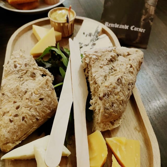 🇳🇱 Classic Dutch Cuisine with Canal Views