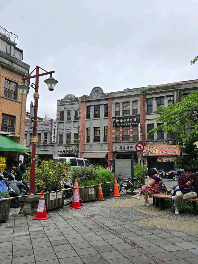 Golden Hour Stroll at Taipei 101: Sunset Vibes & Insta-Worthy Moments 🌇✨ Golden Hour Stroll at Taipei 101: Sunset Vibes & Insta-Worthy Moments 🌇✨
