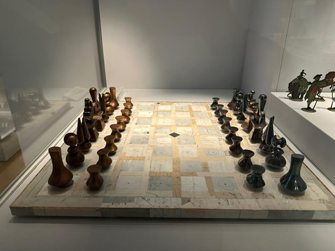 ドイツ史上最高のチェス展！数千年前のチェスセットのデザインを