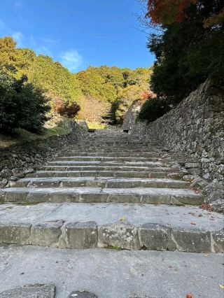 전설의 폐허를 오르다.