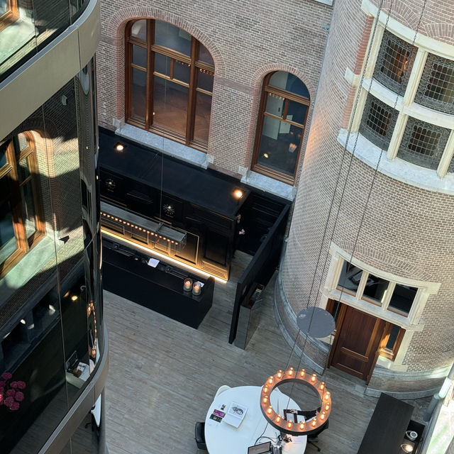 現代建築のスタイルを融合させたConservatorium Hotel