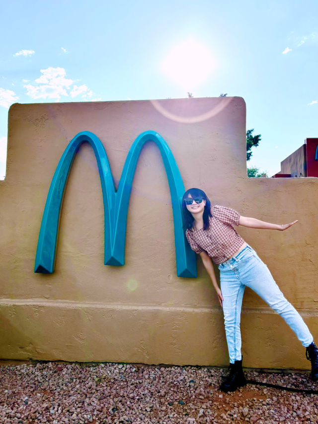 🍟全球唯一!藍色拱門麥當勞|Sedona 必拍特色地標 🍟全球唯一!藍色拱門麥當勞|Sedona 必拍特色地標