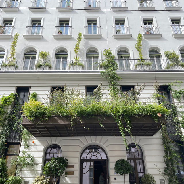 Hotel Motto “Vienna+Paris: A Love Story”💘