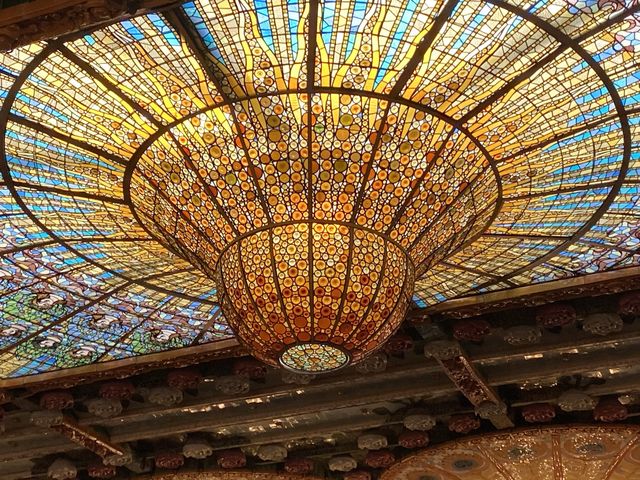 Visit the Palau de la musica Catalana! 🏝️🌸