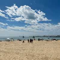 《葡萄牙Cascais🇵🇹》海灘水清沙幼，鄰近火車站