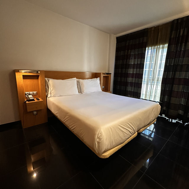 Incredibly affordable 5⭐️ apartment stay in Barcelona!