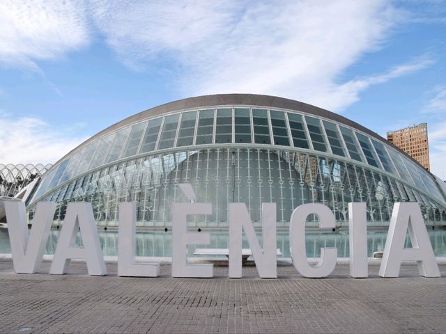 Valencia's Ciudad de las Artes y las Ciencias: a cruise stop