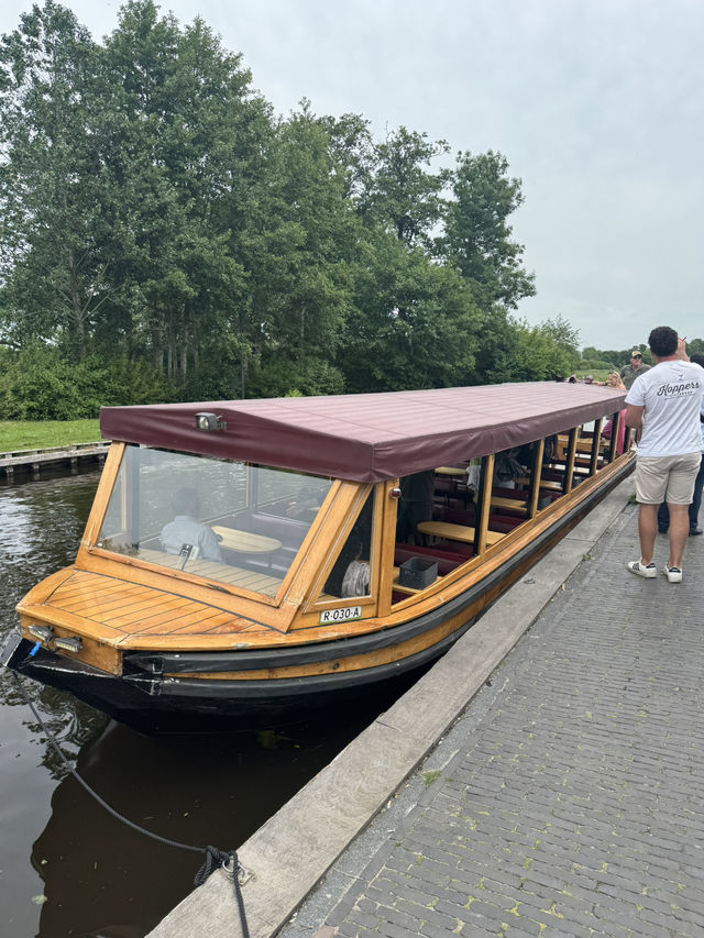  【オランダ、ヒートホールン（Giethoorn）】オランダのヴェネツィアでボートツアーと散歩