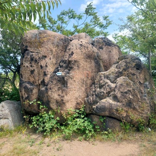 Pákozd, interesting geological formation, the 'balancing rocks'