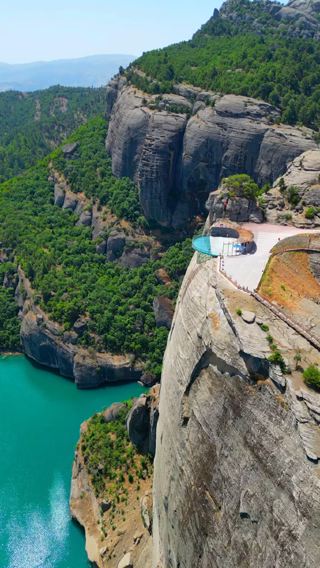 Ali Kayası: Dare to Walk on Glass Over the Canyon