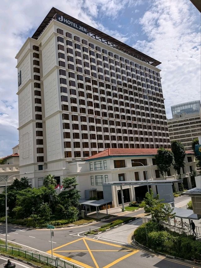 “Trendy Orchard‑Edge Haven with Spa & Club Lounge”