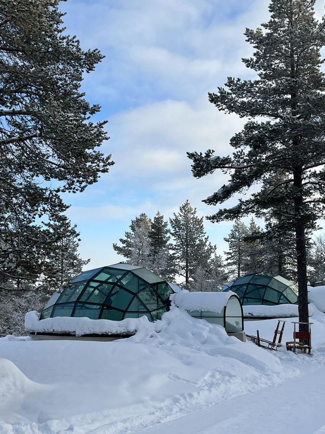 Finland | Stay in a glass igloo and enjoy the night 