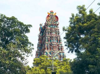 ミーナークシー寺院：南インドの中心で弾ける色彩と生命の爆発。