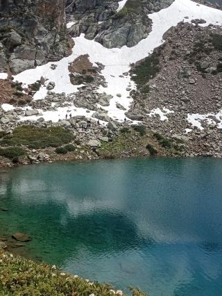 ドゥッキンスキー湖群への徒歩の旅：靴擦れの一歩一歩に価値がある14キロの絶景。
