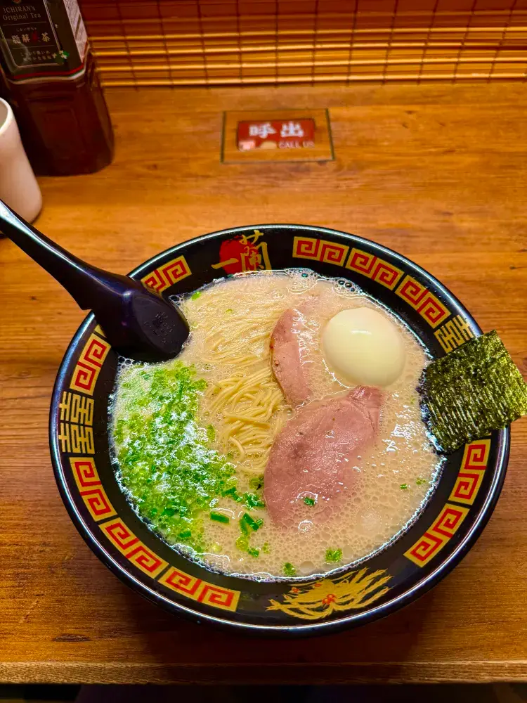 🍜 東京で行列に並んで食べたラーメン🇯🇵