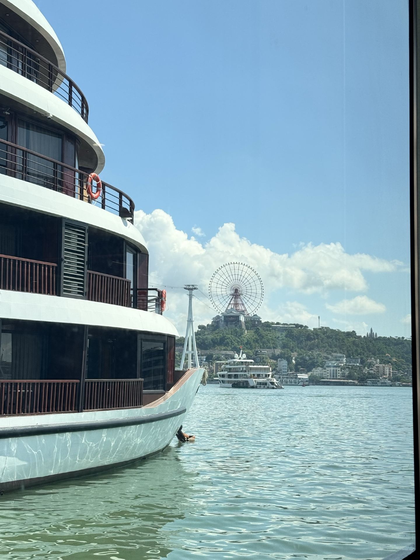 레오나 하롱 크루즈(Leona Halong Cruise)와 함께한 잊지 못할 첫 크루즈 여행