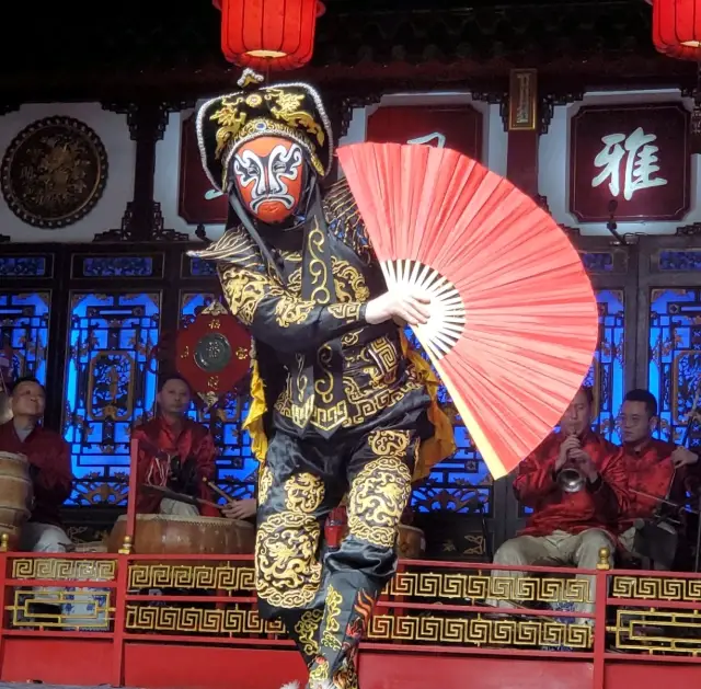 Mind-blowing Face Changing Act of the Sichuan Opera 