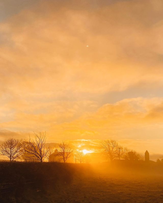 Radiant Sunrise Serenade: Embracing the Good Vibes of a New Day ☺️🌅