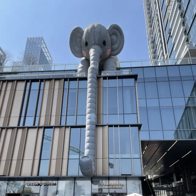 A beautiful modern mall in Shenzhen 