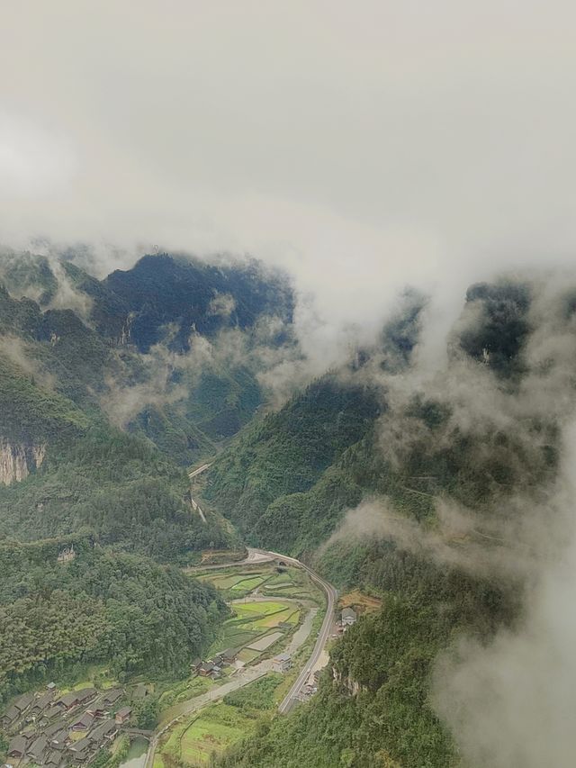 矮寨大橋如雲端