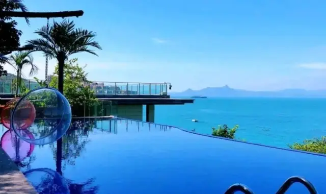 For a weekend seaside getaway, Shenzhen's Nan'ao is the top choice, offering a great vacation spot for two days