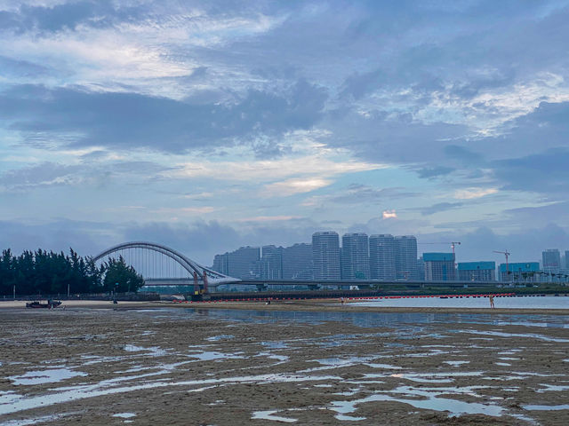 雨後的沙灘意外遇上最後的晚霞