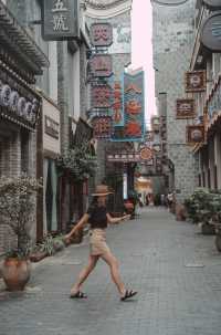 The neon district in the urban area of Chengdu, with a Republic of China style, is free to visit!