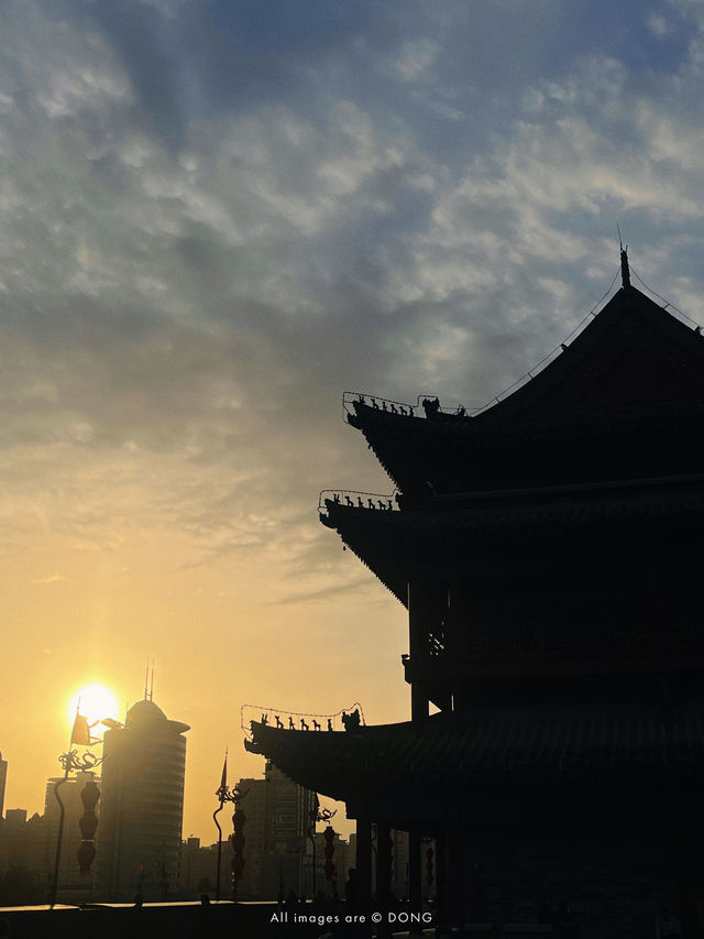 When visiting Xi'an, one must surely make a trip to the Xi'an City Wall, right? When visiting Xi'an, one must surely make a trip to the Xi'an City Wall, right?