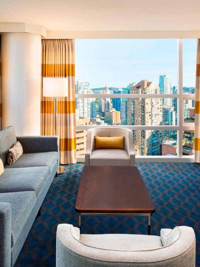 🌆✨ Vancouver's Top Stays: Chic Comfort & Stunning Views 🏨🍁