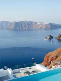 🌅 Santorini Bliss: La Perla Villas 🏨✨