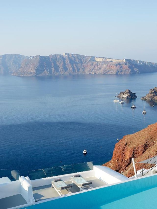 🌅 Santorini Bliss: La Perla Villas 🏨✨