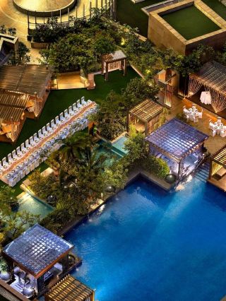 🌟 Luxe Stays in Bengaluru's Heart 🏨✨
