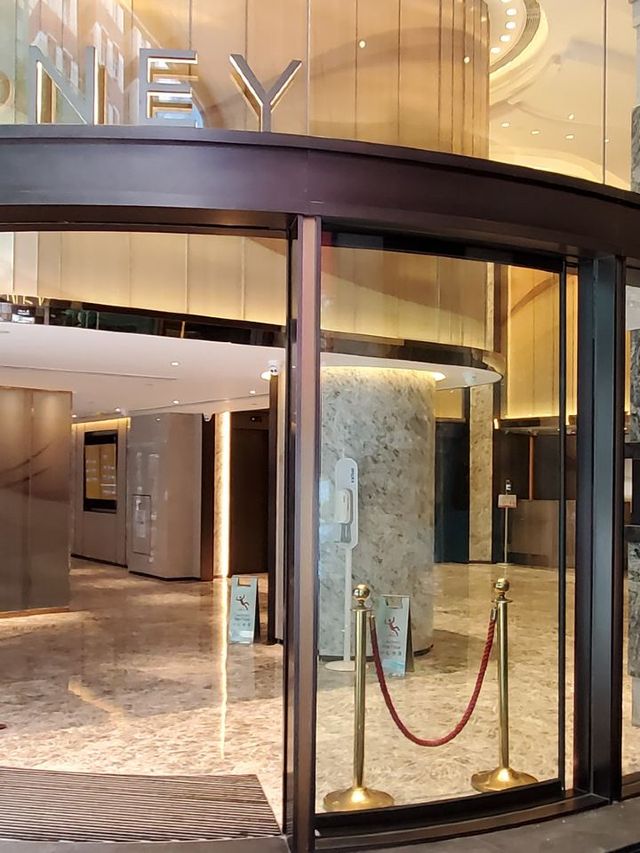 🌆 Hong Kong Hotspot: Wharney Hotel's Chic Comfort 🛎️