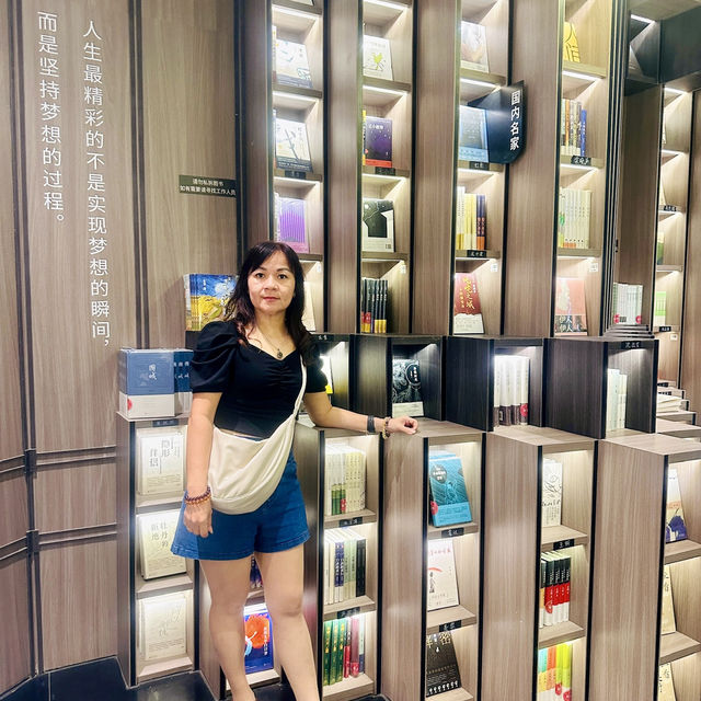 🌀 Spiral Bookstore in Shenzhen 📚 Most beautiful bookshop!
