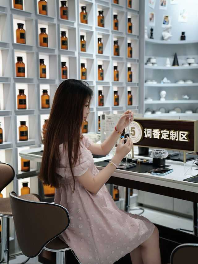 在這裡調出了 愛馬仕和香奶奶同款香！