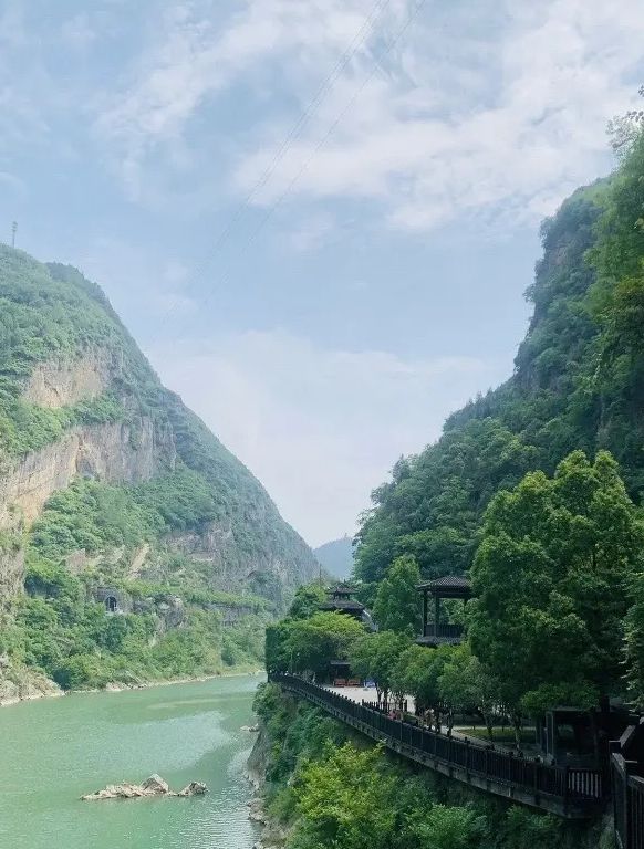 探索明月峽，領略蜀道的千年風華。