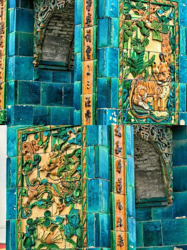 中國古代琉璃藝術天花板山西太和岩琉璃牌坊。