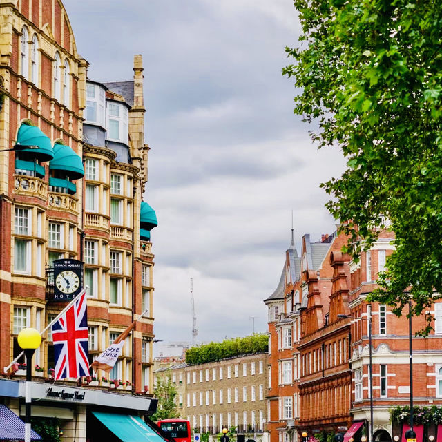 Duke of York square : King's Road City walk stroll.