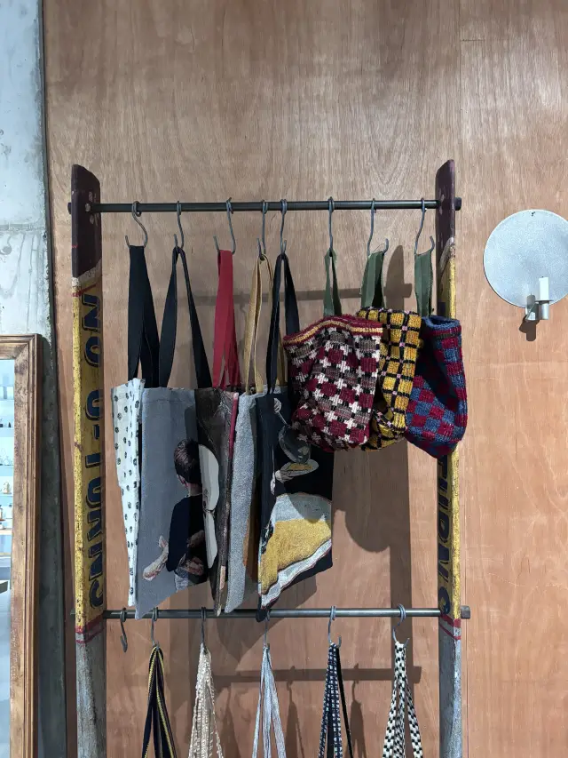 Plain Store "손으로 사물을 보다".