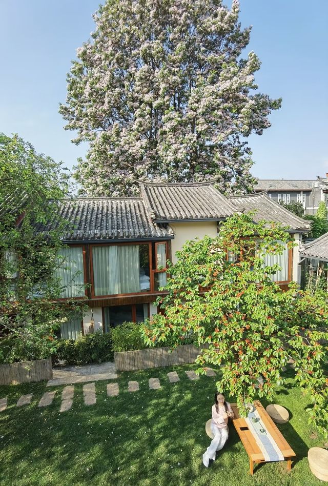 麗江束河又一居，入住皇家園林般的復古民宿。